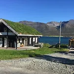 Domek letniskowy Lyngen Ski- Og Fiskecamp