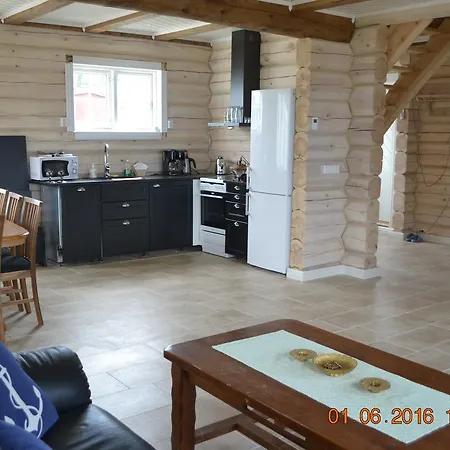 Jaktstuga Lyngen Ski- Og Fiskecamp
