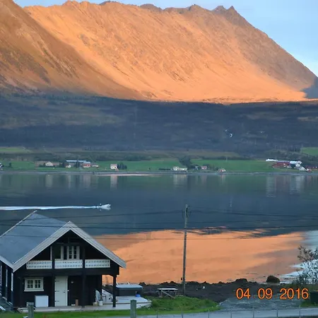 Lyngen Ski- Og Fiskecamp Lenangsoyra