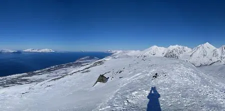 Lyngen Ski- Og Fiskecamp *