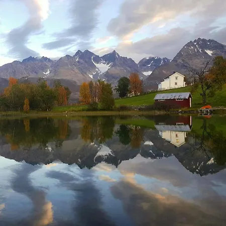Jaktstuga Lyngen Ski- Og Fiskecamp
