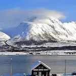Lyngen Ski- Og Fiskecamp Lodge